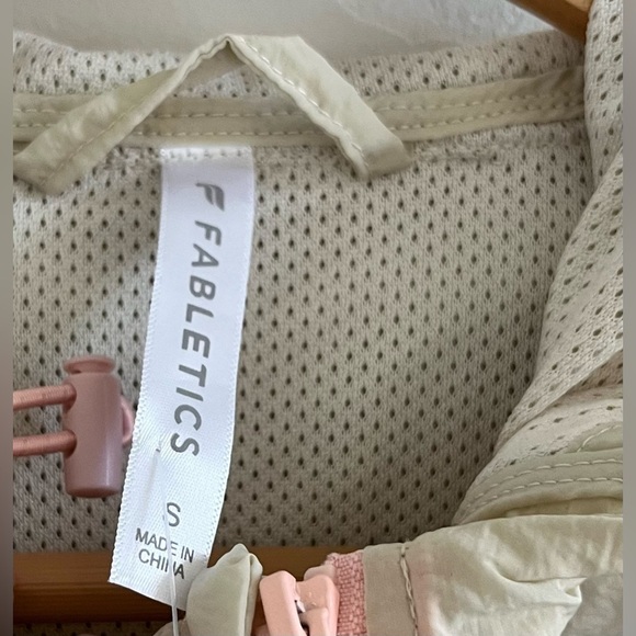 Fabletics Shimmer Jacket 1/4 Zip Hooded Size Women's Small Cream Froth - Picture 5 of 12